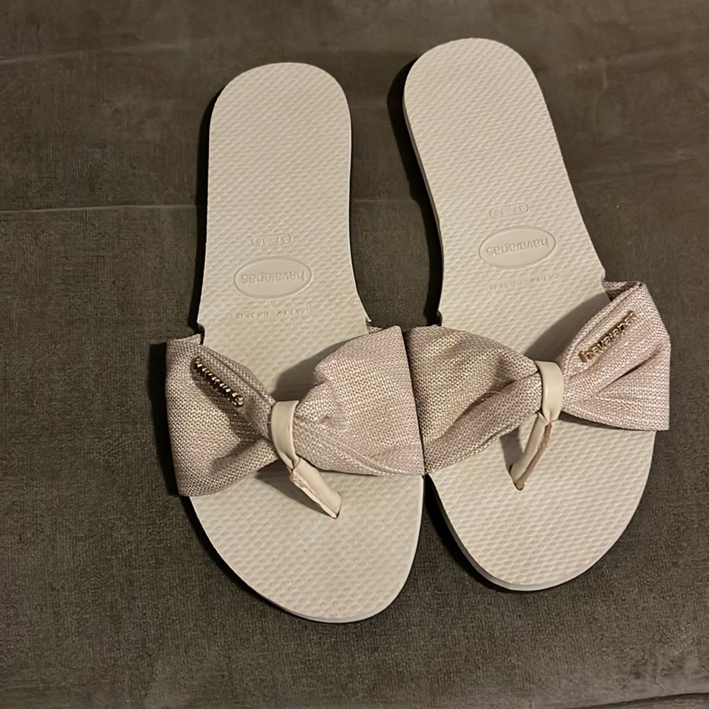 Cream colored Sandler